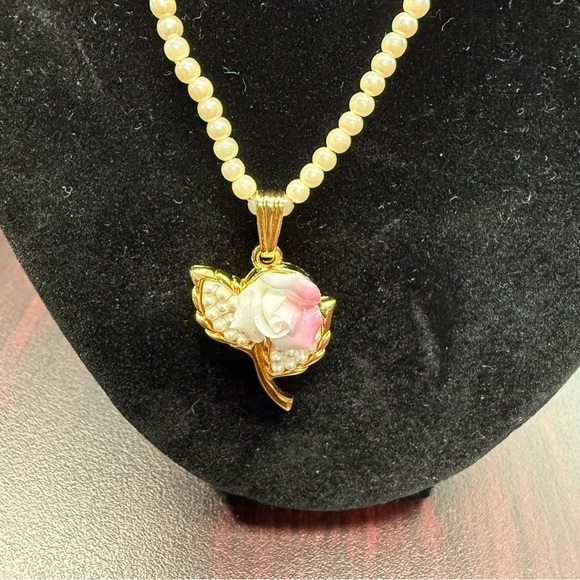 Avon “Porcelain Blossom” Gold and Pink Necklace with Heart Pendant NIB 1991 - Picture 9 of 9